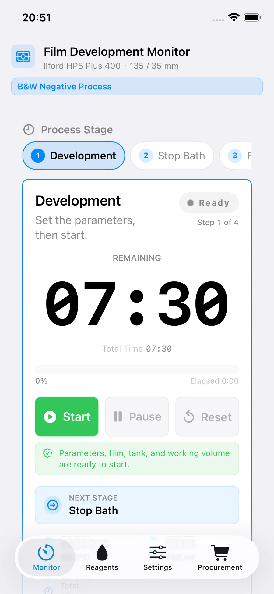 FilmDevMonitor stage monitor with an ordered process, timer, and operating controls.